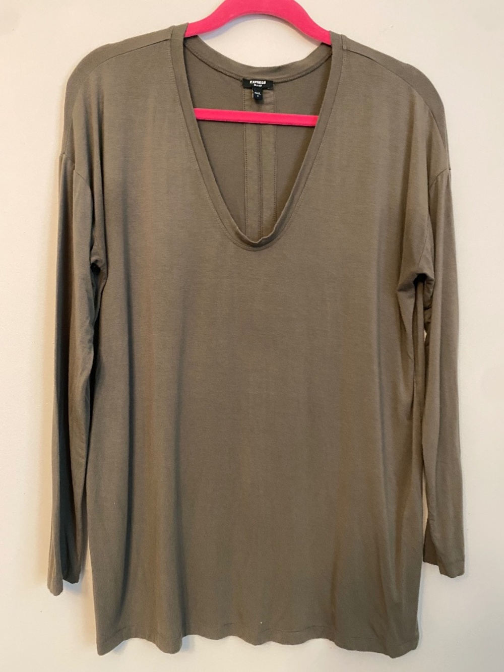 Express Relaxed Long Sleeve V-Neck Tee
